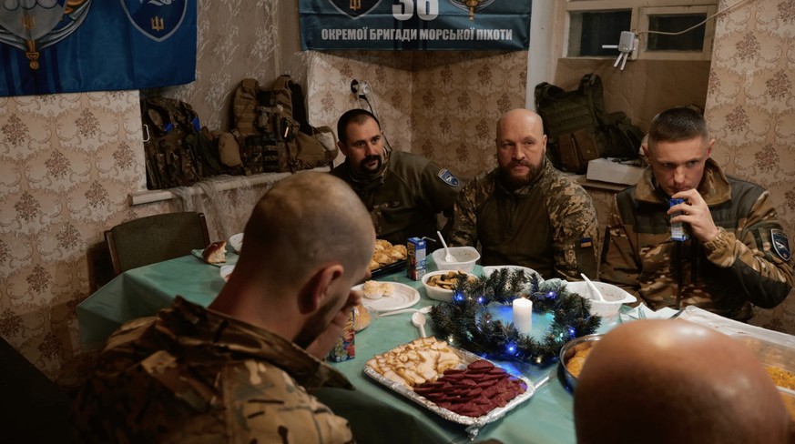 L'ambiance festive reste modérée.