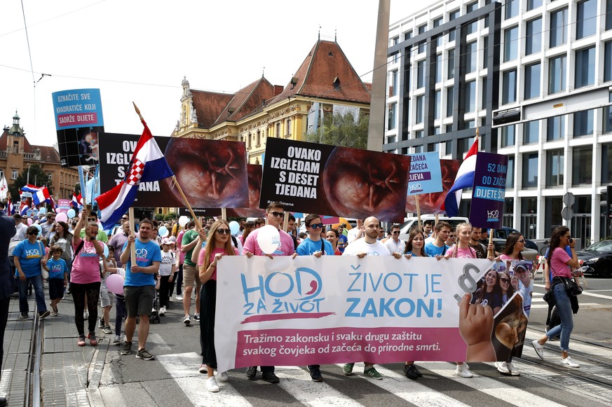 epa09946314 People protest against abortion in downtown Zagreb, Croatia, 14 May 2022. People take part in &#039;Walk of Life&#039; events to promote the belief that the human life begins with concepti ...