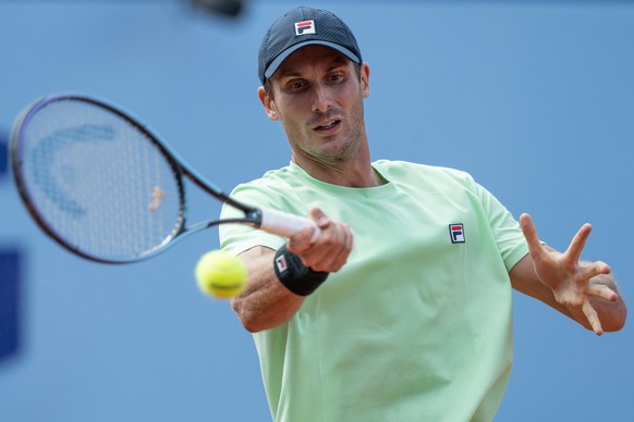 Alexander Ritschard of Switzerland in action against Jaume Munar of Spain at the Swiss Open tennis tournament in Gstaad, Switzerland, on Wednesday, July 20, 2022. (KEYSTONE/Peter Schneider)