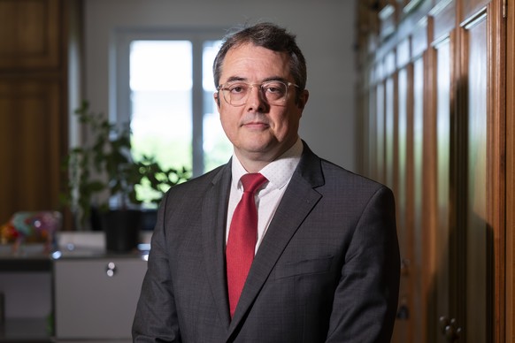 Gonzague Vouilloz, Avocat au barreau du Valais, Batonnier de l'ordre des Avocats Valaisans, pose pour le photographe ce mercredi 29 avril 2026 a Martigny. (KEYSTONE/Cyril Zingaro)