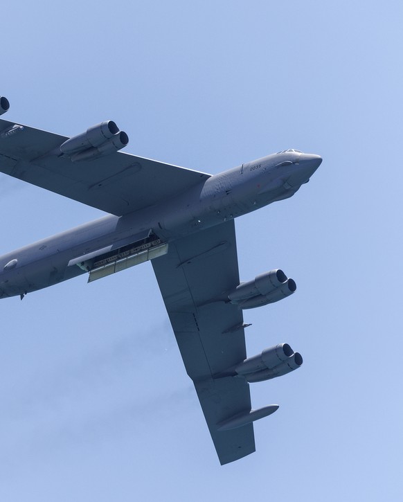 epa12132847 The United Sates Air Force B-52 Stratofortress flies over South Beach during Memorial Day weekend celebrations in Miami Beach, Florida, USA, 24 May 2025. The two-day Hyundai Air &amp; Sea  ...