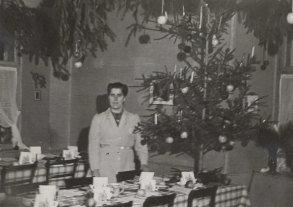Une intervention d’Helene Bossert en qualité de «mère» de soldat lors d’une fête de Noël dans le foyer pour soldats de Waldenburg, en 1941.