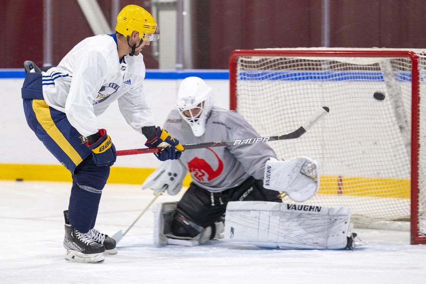 Nino Niederreiter ist ein Schweizer Eishockeyspieler, der seit Juli 2022 bei den Nashville Predators spielt, am Freitag 9. September 2022 in Chur. Foto: Marcel Bieri