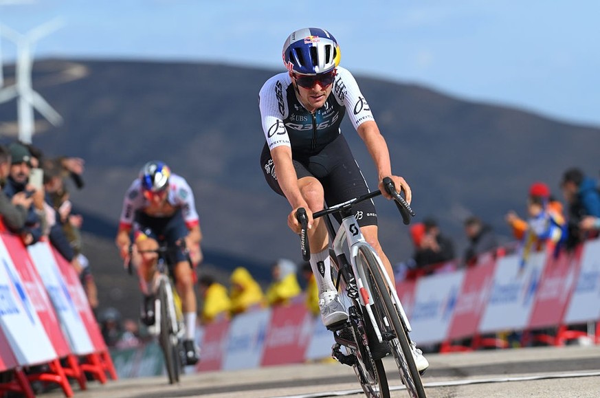 ALTO DE EL MORREDERO, SPAIN - SEPTEMBER 10: Thomas Pidcock of Great Britain and Team Q36.5 Pro Cycling crosses the finish line during the La Vuelta - 80th Tour of Spain 2025, Stage 17 a 143.2km stage  ...