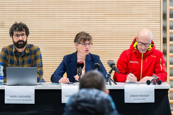 Andri Largiader, Naturgefahrenspezialist Region Mittelbuenden/Moesano, Amt fuer Wald und Naturgefahren, Regierungsraetin Dr. Carmelia Maissen, Vorsteherin des Departements fuer Infrastruktur, Energie  ...