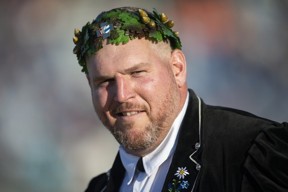 Der neue Schwingerkoenig Christian Stucki an der Schlussfeier des Eidgenoessischen Schwing- und Aelplerfests (ESAF) in Zug, am Sonntag, 25. August 2019. (KEYSTONE/Ennio Leanza)