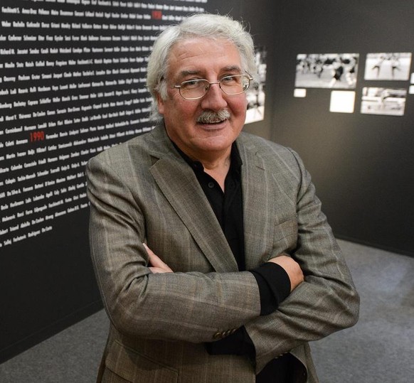 Le directeur scientifique de l&#039;exposition Laurent Tissot photographie lors de la presentation a la presse de l&#039;exposition sur le club de football Neuchatel Xamax : 100 ans d&#039;histoire et ...