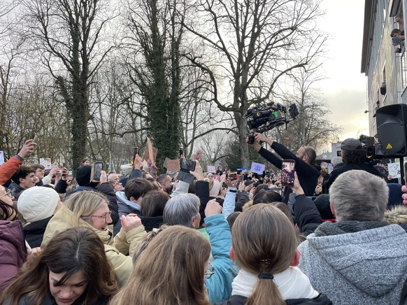 la foule a accueilli Léa de la Star Ac' à Bienne
