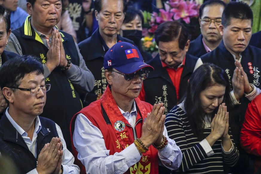epa07511151 Foxconn founder Terry Gou (C) prays at a temple in New Taipei city, Taiwan, 17 April 2019. On 16 April, Gou announced that he is considering to run for Taiwan&amp;#039;s presidency in 2020 ...