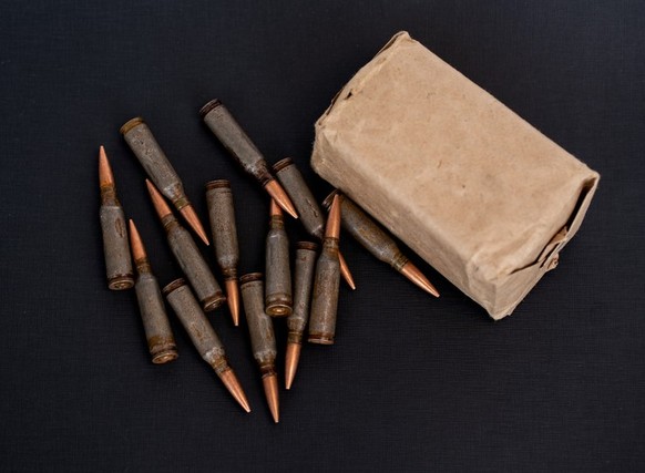 Une boîte de 5,45 × 39 mm, habituellement utilisées avec des Kalashnikov de type Ak-74.