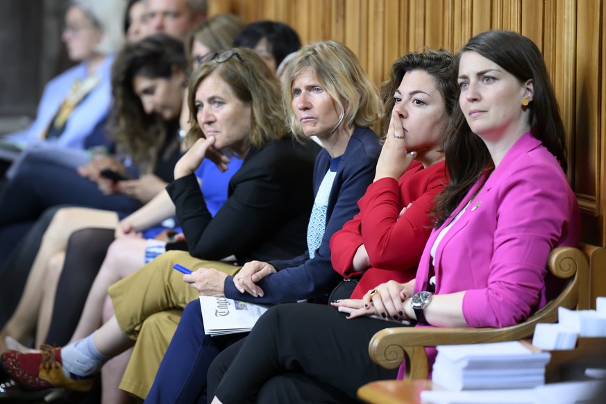 Nationalraetinnen Leonore Porchet, GP-VD, Tamara Funiciello, SP-BE, Sandra Locher Benguerel, SP-GR, Franziska Roth, SP-SO, Laurence Fehlmann Rielle, SP-GE, Min Li Marti, SP-ZH, Sibel Arslan, GP-BS, vo ...