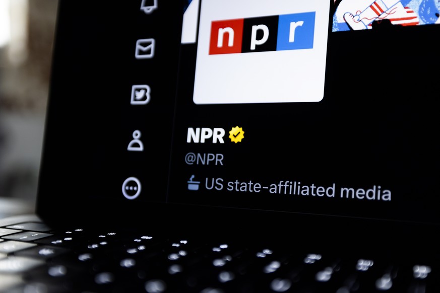 epa10560295 A computer screen shows the label &#039;US state-affiliated media&#039; on the Twitter account of National Public Radio (NPR) in Washington, DC, USA, 05 April 2023. NPR is protesting Twitt ...