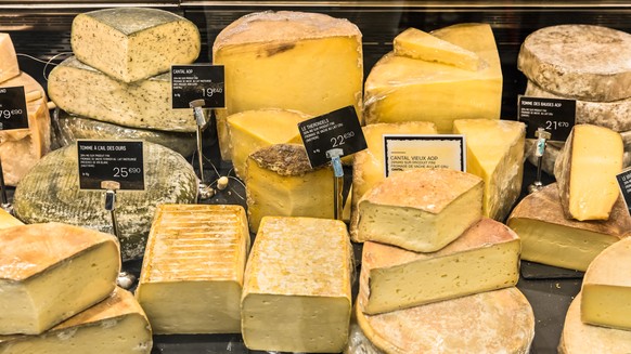 käse käsetheke frankreich essen food supermarket einkaufen
