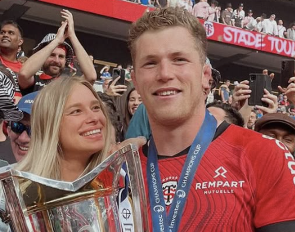 Thibaud Flament avec sa compagne. Le rugbyman s'est imposé depuis plusieurs années comme un cadre des Bleus, en étant titulaire lors de chaque match depuis le Mondial 2023, hors période de blessure.