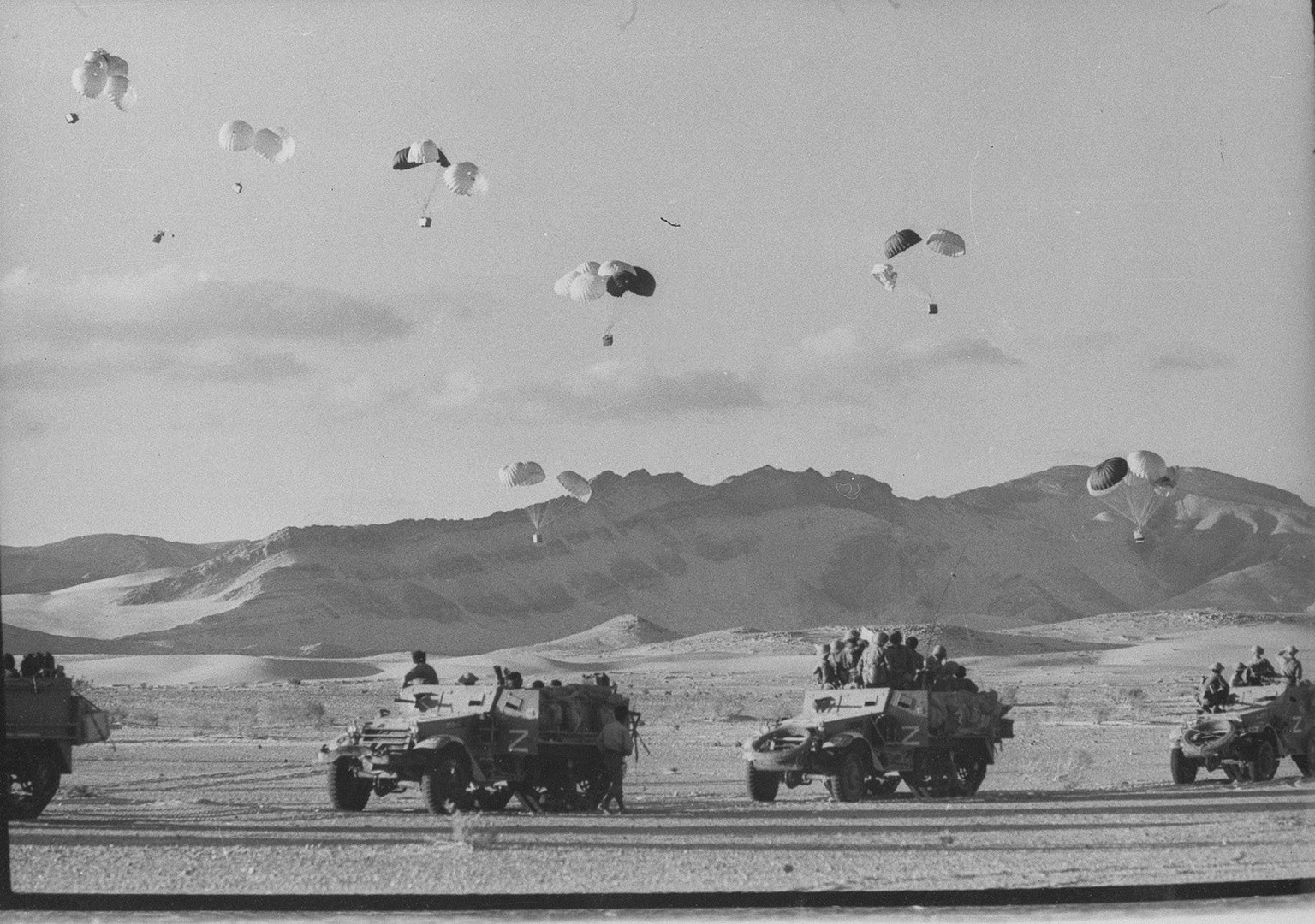 Israeli supplies are air dropped to troops in the Sinai, June 1967. (AP Photo)