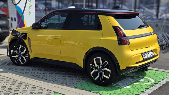 Elektroauto Renault 5: Das E-Auto kostet in der Schweiz 25&amp;#039;000 Franken.