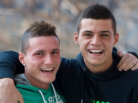 Taulant (à gauche) et Granit Xhaka en 2011, alors tous deux joueurs du FC Bâle.