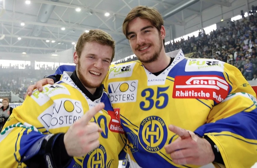 Ils se connaissent depuis toujours: Genoni (à gauche) et Berra, champions en 2009 avec le HC Davos.