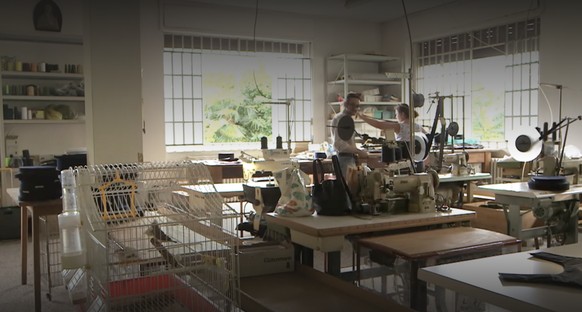 Les locaux de Parnisari Arms à Lesa, en Italie.