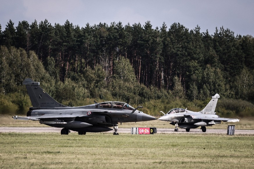 A French Rafale fighter jet is seen after landing following a joint mission with Polish F16s at an air base in Minsk Mazowiecki on September 17, 2025, as part of the Eastern Sentry mission, following  ...