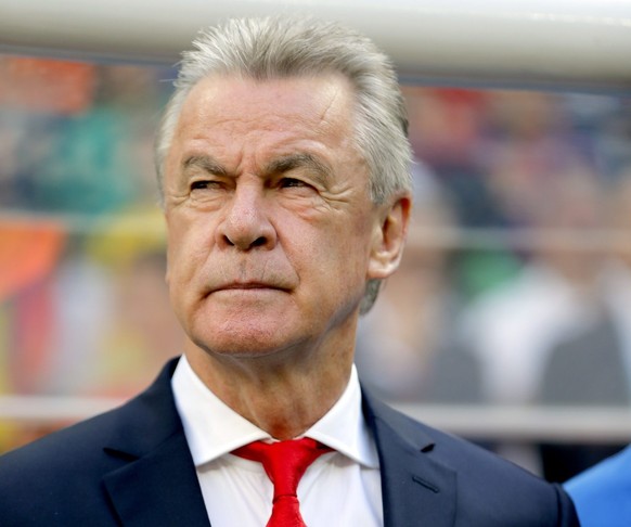 epa04258797 Switzerland's coach Ottmar Hitzfeld prior the FIFA World Cup 2014 group E preliminary round match between Switzerland and Ecuador at the Estadio Nacional in Brasilia, Brazil, 15 June ...