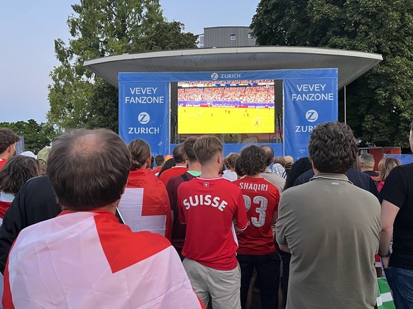 Le 12 juillet 2026, la fan zone de Vevey a vibré pour le match Suisse-Argentine. Watson y était.