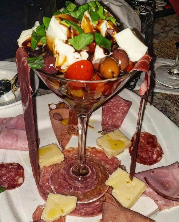 we want plates https://www.reddit.com/r/WeWantPlates/comments/s1lp2m/antipasto_in_a_martini_glass/