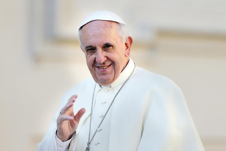 epa03892443 Pope Francis greets the faithful during the General Audience in St Peter&#039;s Square at the Vatican, 02 October 2013. EPA/FRUSTACI