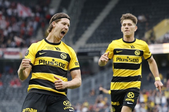 YBs Cedric Itten jubelt nach seinem Tor zum 4-1 neben Teamkollege Lukasz Lakomy im Super League Spiel zwischen dem BSC Young Boys Bern und dem FC Winterthur, am Samstag, 5. August 2023 im Stadion Wank ...