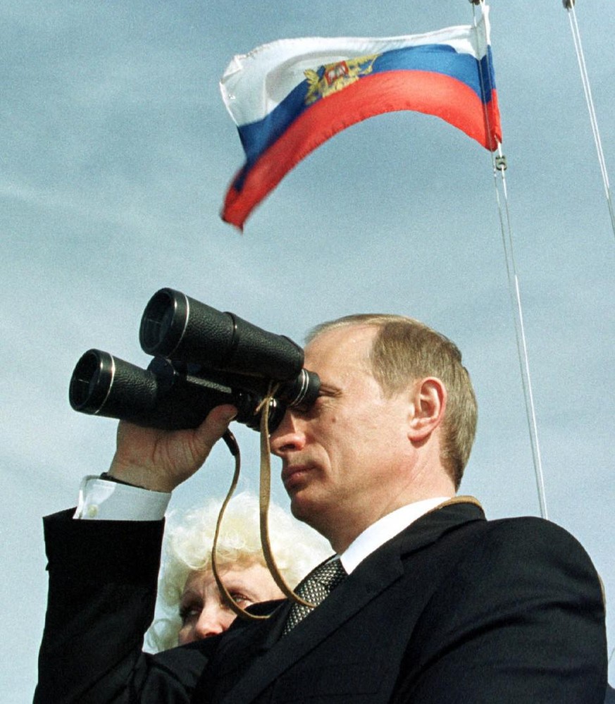 Dans cet épisode, retour sur la manière dont Vladimir Poutine a gardé la main-mise sur le Kremlin depuis vingt ans et s'est attiré les foudres des Occidentaux avec l'Ukraine.