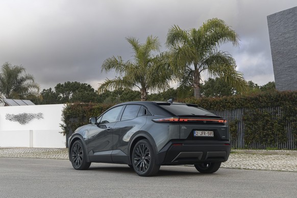 Toyota C-HR+