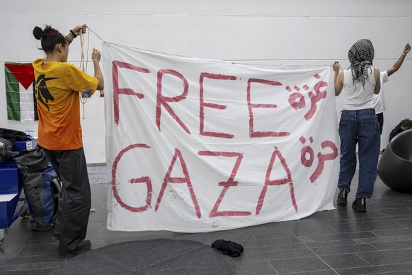 Pro-Palestinian students occupy a part of the SG building of the Swiss Federal Institute of Technology of Lausanne (EPFL) in Lausanne, Switzerland, Tuesday, May 7, 2024. Students held protests or set  ...