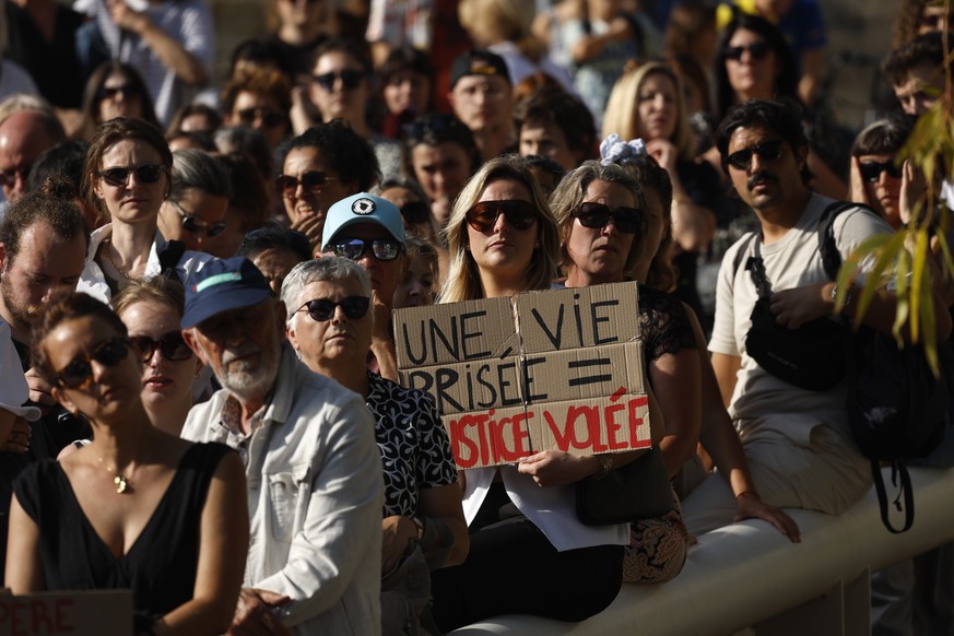epa13024911 A protester carries a placard reading 'A life shattered, justice stolen' during a protest in front of the court house of Montpellier in Southern France, 08 June 2026. Several fem ...