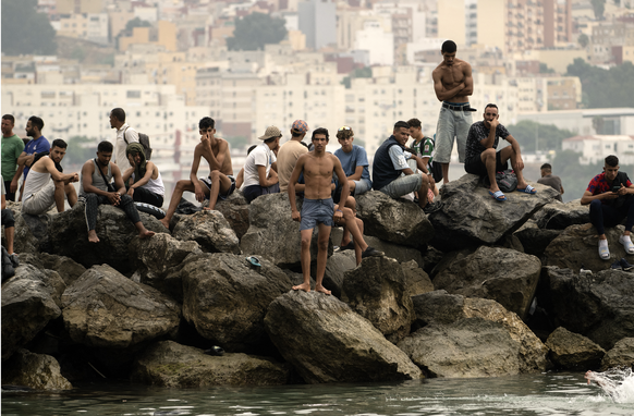 Jeunes migrants marocains à Ceuta. 31 juillet 2026.