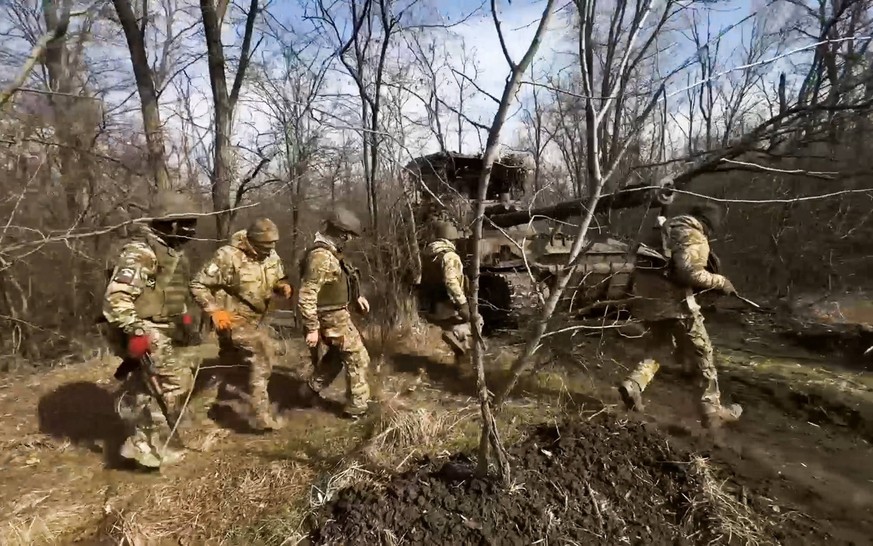 Russia: Russian troops use Akatsiya self-propelled howitzer in special military operation zone RUSSIA - MARCH 10, 2024: Seen in this video screen grab is the crew of an Akatsiya self-propelled howitze ...