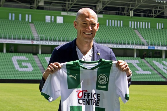 epa08514196 Dutch soccer player Arjen Robben during his presentation to the press at the Hitachi Capital Mobility Stadium of FC Groningen in Groningen, The Netherlands, 28 June 2020. Robben announced  ...