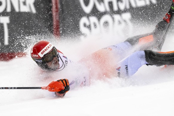 Ramon Zenhaeusern of Switzerland falls during the first run of the men&#039;s Slalom race at the Alpine Skiing FIS Ski World Cup, in Adelboden, Switzerland, Saturday, January 11, 2025. (KEYSTONE/Antho ...