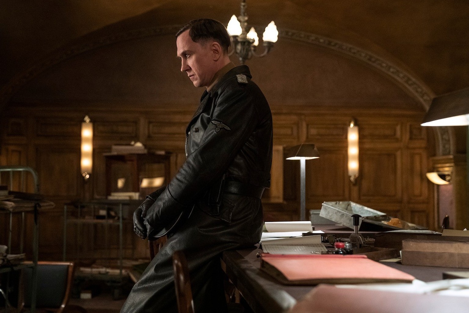 Reinhold von Rumpel (Lars Eidinger) est un officier nazi cruel. (C&#039;est un pléonasme).