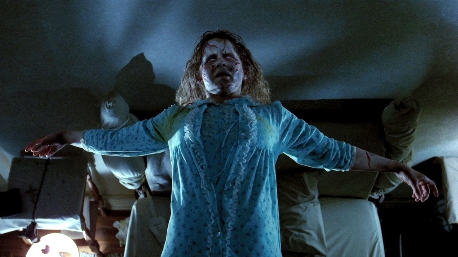 L’Exorciste (The Exorcist) est un film d&#039;horreur américain réalisé par William Friedkin, sorti en 1973. Le thème, les aléas tragiques du tournage et de la réception par le public en ont fait un f ...