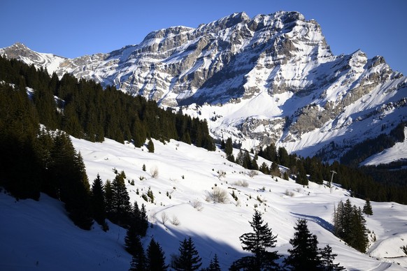 La montagne Le Miroir d&#039;Argentine photographiee au pied des pistes de ski ce mercredi 9 fevrier 2022 sur le domaine skiable de Villars. (KEYSTONE/Laurent Gillieron)