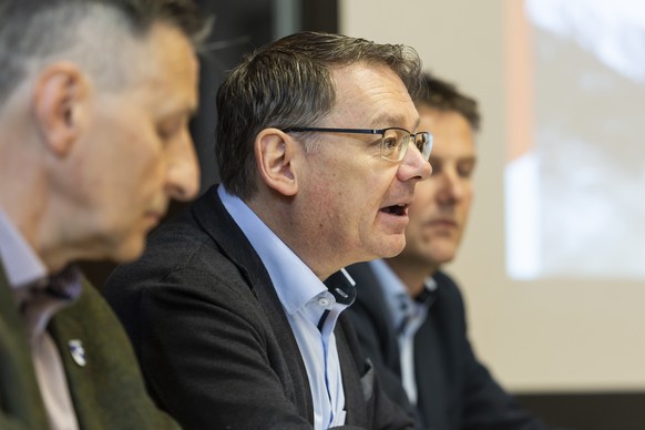 Franz Ruppen, conseiller d'Etat valaisan, parle lors du premier coup de pioche pour la reconstruction de la route cantonale entre Wiler et Blatten ainsi qu'un telepherique provisoire entre W ...