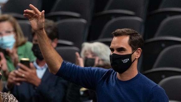 epa09486196 Roger Federer of Switzerland waves to the crowd during a break in the action of the Laver Cup held at the TD Garden in Boston, Massachusetts, USA, 24 September 2021. EPA/CJ GUNTHER