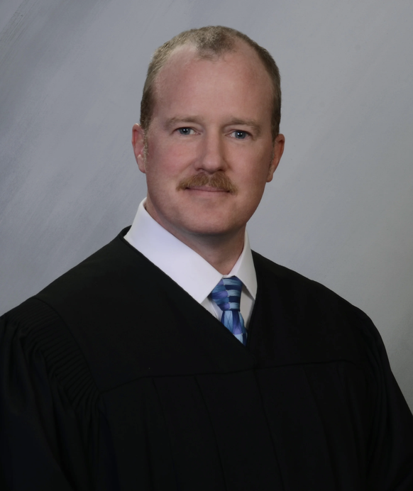 Edmund «Joe» Gorman est un avocat respecté parmi ses pairs à Reno.