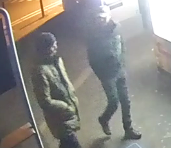 Deux des auteurs ont été filmés par une caméra de surveillance.