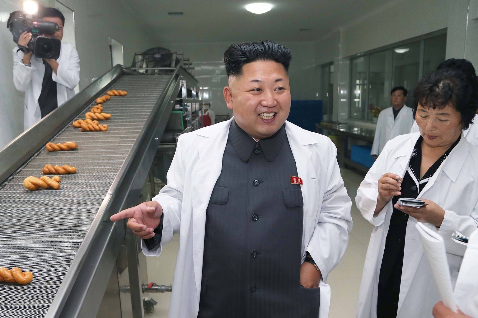 PYONGYANG, Aug. 24, 2014 -- Photo provided by Korean Central News Agency () on Aug. 24, 2014 shows top leader of the Democratic People s Republic of Korea (DPRK) Kim Jong Un inspects the November 2 Fa ...