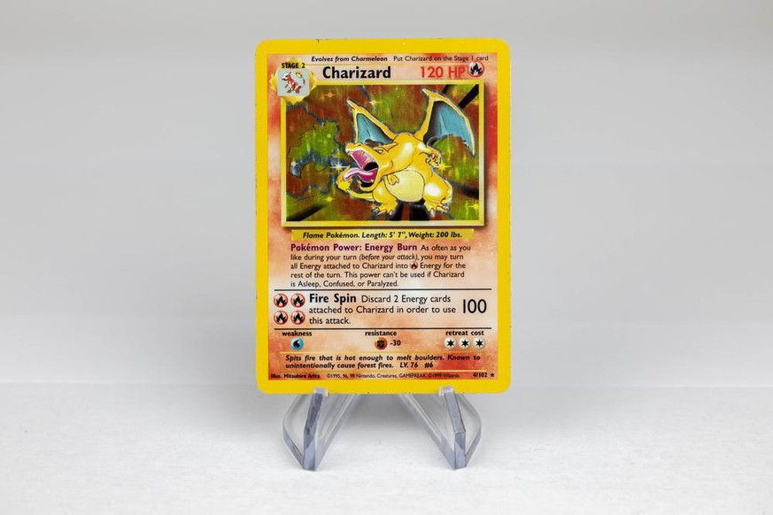 Charizard ou Dracaufeu, carte rare Pokémon