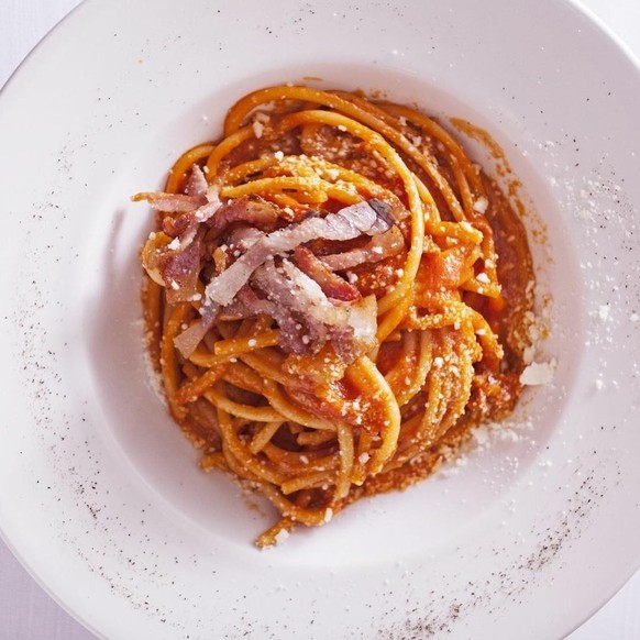 Des sphaghetti all'amatriciana chez Il Falchetto.