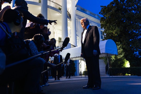 epa12394229 US President Donald Trump speaks to reporters before he departs the White House for a private dinner at Mount Vernon, in Washington, DC, USA, 20 September 2025. The president spoke briefly ...