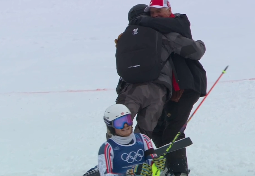 Sur ce même plan TV, le contraste est saisissant: la rage et le désespoir de McGrath avec, juste derrière lui, la jubilation du coach suisse Thierry Meynet (avec la casquette).