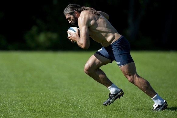 French rugby player Sebastien Chabal from the French team Racing Metro 92, attends a training session at Chalet-a-Gobet, near Lausanne, Switzerland, Monday 1st August, 2011. (KEYSTONE/Dominic Favre)